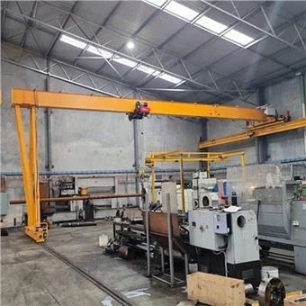 Semi gantry krani